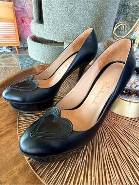 Butrich (Jessica Butrich) heart platform pumps. Gorgeous and Rare! Size 7.5